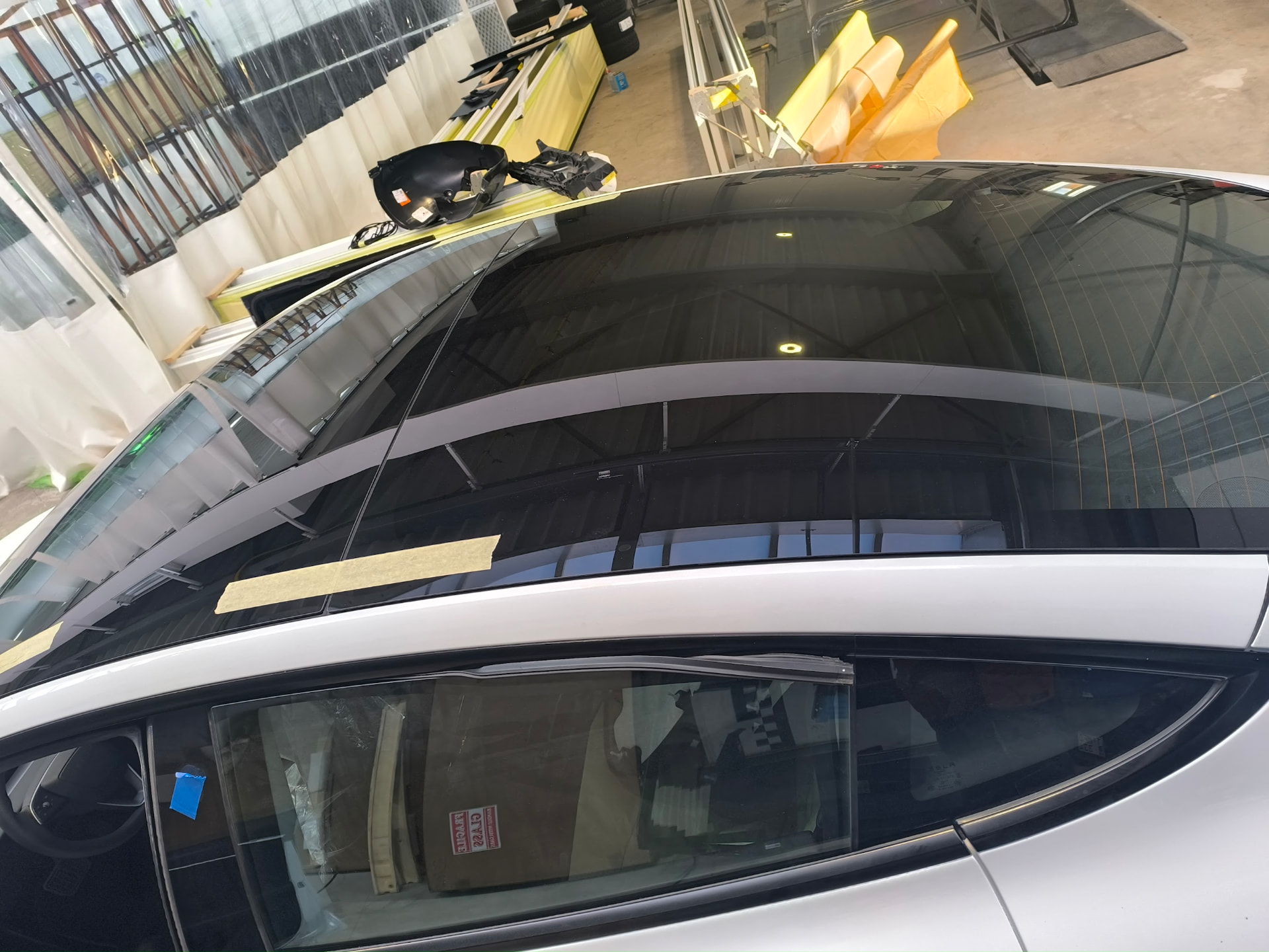 Toit panoramique remplacé dans l'atelier VitroTech de Couillet
